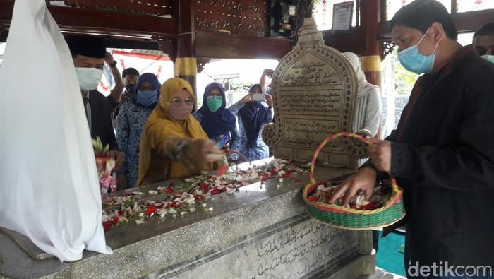 Anggota dewan Aceh ziarah ke makam Cut Nyak Dhien