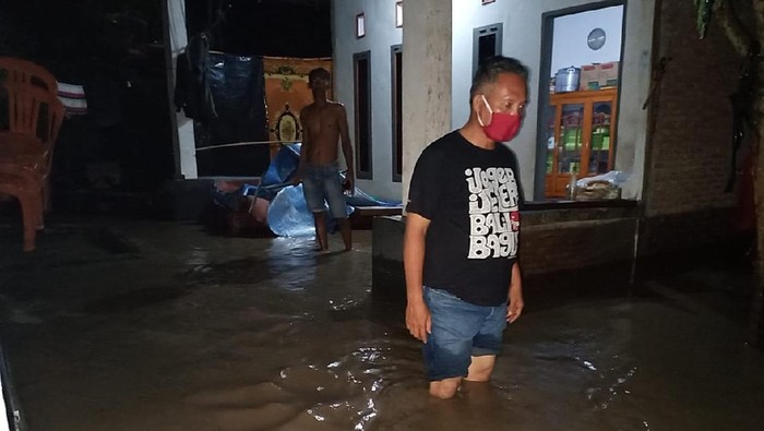 Banjir menggenangi puluhan rumah warga di Polewali Mandar, Sulawesi Selatan