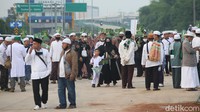 Seperti diketahui, pukul 19.30 waktu setempat atau 23.30 WIB, pesawat yang ditumpangi Rizieq lepas landas dari Saudi Arabia. Pesawat itu dari maskapai Saudia dengan nomor penerbangan SV816, lepas landas dari Bandar Udara Internasional King Abdul Aziz Jeddah. Dilihat dari situs Flightradar24, pesawat Saudia SV816 take off pukul 19.40 waktu Jeddah atau 23.40 WIB.