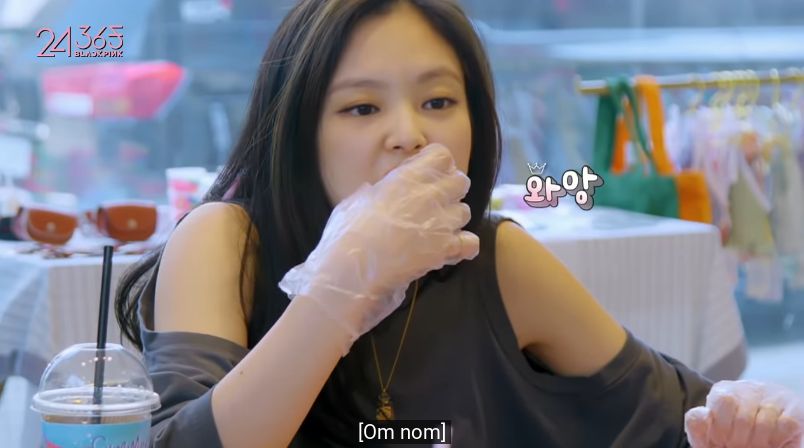 Member BLACKPINK Cicip Pet Food