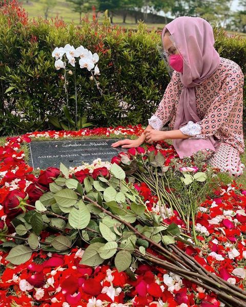 Bunga Citra Lestari ucapkan hari jadi pernikahan di makam Ashraf Sinclair.