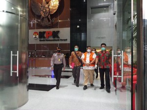 KPK Tahan Bupati Labuhanbatu Utara Tersangka Kasus Mafia Anggaran