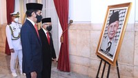 Serta Alm Arnold Mononutu - Tokoh dari Provinsi Sulawesi Utara, Alm Mr Sultan Muhammad Amin Nasution - Tokoh dari Provinsi Sumatera Utara, dan Alm Raden Mattaher Bin Pangeran Kusen bin Adi - Tokoh dari Provinsi Jambi. Diketahui, Presiden Joko Widodo menganugerahkan gelar Pahlawan Nasional kepada enam tokoh yang telah melalui proses seleksi oleh Kementerian Sosial dan Dewan Gelar dan Tanda Kehormatan.