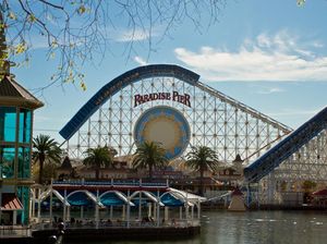 Disneyland California Jadi Tempat Vaksinasi Corona Massal
