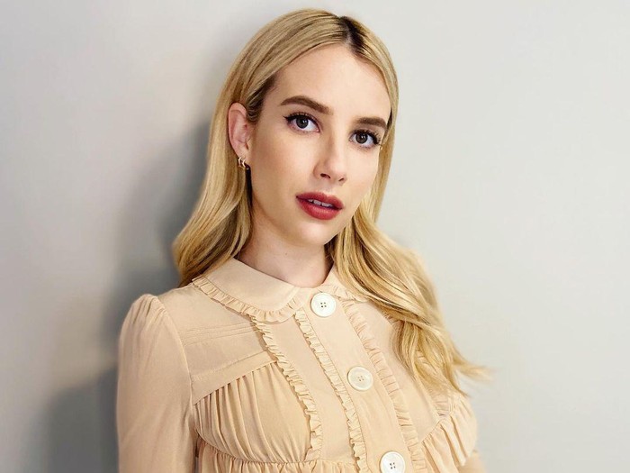 Emma Roberts Nantikan Kelahiran Anak Pertama