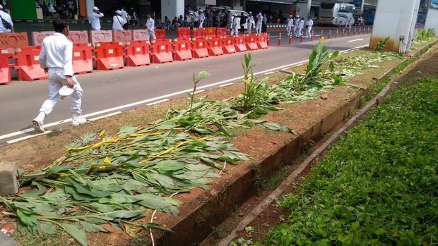 Fasilitas yang rusak saat penjemputan Habib Rizieq Syihab di Bandara Soekarno Hatta.