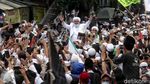 Foto: Gemuruh Penyambutan Habib Rizieq di Petamburan