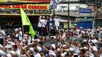 Foto: Gemuruh Penyambutan Habib Rizieq di Petamburan