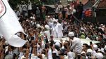 Foto: Gemuruh Penyambutan Habib Rizieq di Petamburan