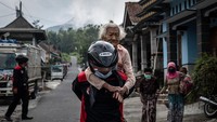 Bupati Sleman Sri Purnomo menegaskan telah mempersiapkan skenario pengungsian untuk masyarakat di sisi barat Merapi.  