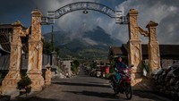 Sultan pun mengingatkan meski potensi bahaya condong ke arah barat, namun peringatan bahaya itu berlaku untuk semua pihak. Sebab, jika sudah terjadi erupsi Gunung Merapi semua wilayah bisa terdampak.  