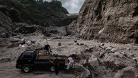 Selain itu, menurut petugas Pos Pengamatan Gunung Merapi di Desa Jrakah, Kecamatan Selo, Kabupaten Boyolali, Ahmad Sopari, deformasi Gunung Merapi yang berada di perbatasan Jawa Tengah dan Daerah Istimewa Yogyakarta (DIY) saat ini dominan ke arah barat.  