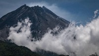 Balai Penyelidikan dan Pengembangan Teknologi Kebencanaan Geologi (BPPTKG) menyebut potensi bahaya erupsi Gunung Merapi mengarah ke Kali Gendol.  