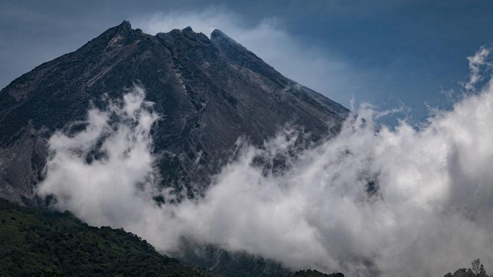 Pos Pengamatan Gunung Merapi di Desa Jrakah, Kecamatan Selo, Kabupaten Boyolali, Ahmad Sopari, deformasi Gunung Merapi yang berada di perbatasan Jawa Tengah dan Daerah Istimewa Yogyakarta (DIY) saat ini dominan ke arah barat.