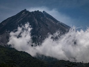 Gunung Merapi 3 Kali Lepaskan Guguran Pagi Ini