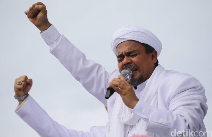 Habib Rizieq Santap Nasi Mandi dan Jus Kurma