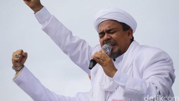 Habib Rizieq Santap Nasi Mandi dan Jus Kurma