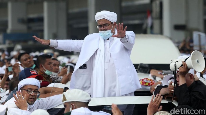 Habib Rizieq Santap Nasi Mandi dan Jus Kurma