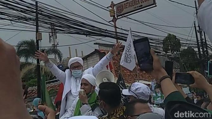 Habib Rizieq tiba di Petamburan III Jakarta Pusat (Wilda Hayatun Nufus/detikcom).