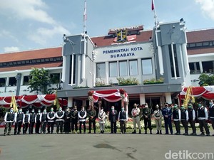 Pakai Baju Pejuang, Risma Sebut Warga Surabaya Pahlawan Kemanusiaan Saat Pandemi