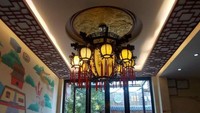 Lampu hias yang unik dan terkesan klasik. (Foto: Lena Ellitan/dtraveler)
