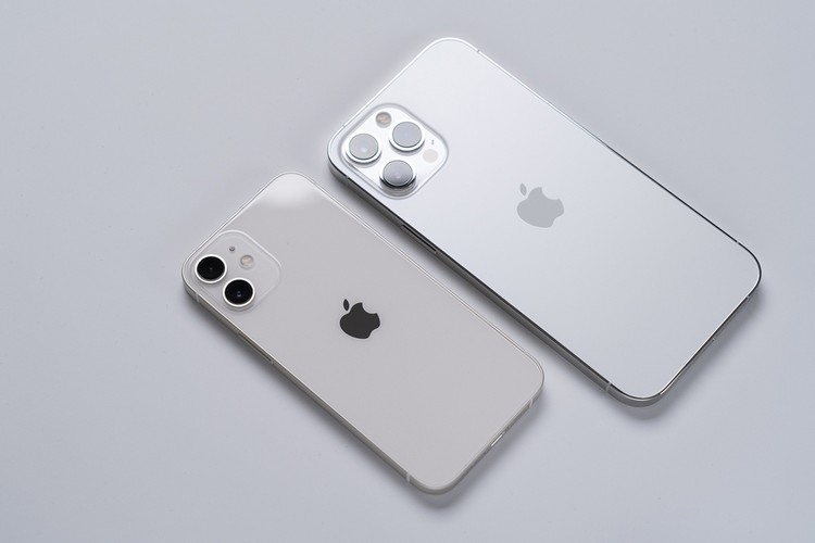 iPhone 12 iPhone 12