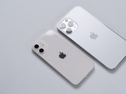 Ini Wujud iPhone 12 Mini dan iPhone 12 Pro Max di Genggaman