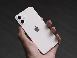 Ini Wujud iPhone 12 Mini dan iPhone 12 Pro Max di Genggaman