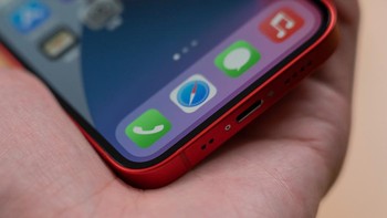 Bezel bawah iPhone 12 mini. Foto: Sina Mobile