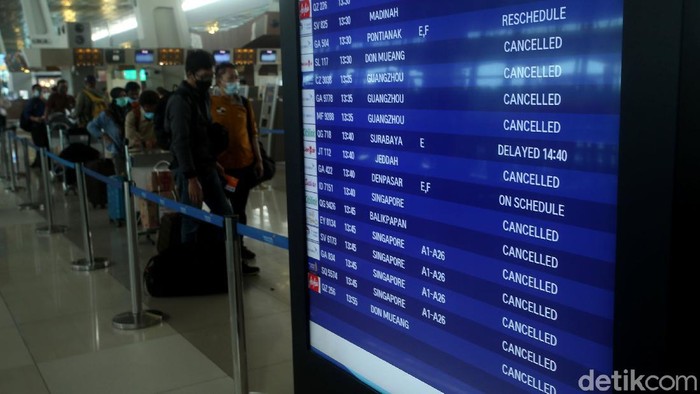 Jadwal Penerbangan Bandara Soetta Terdampak Kedatangan Habib Rizieq Jadwal penerbangan di Bandara Soetta terdampak kedatangan Habib Rizieq. Tak sedikit penumpang yang melakukan reschedule jadwal penerbangan hingga refund.