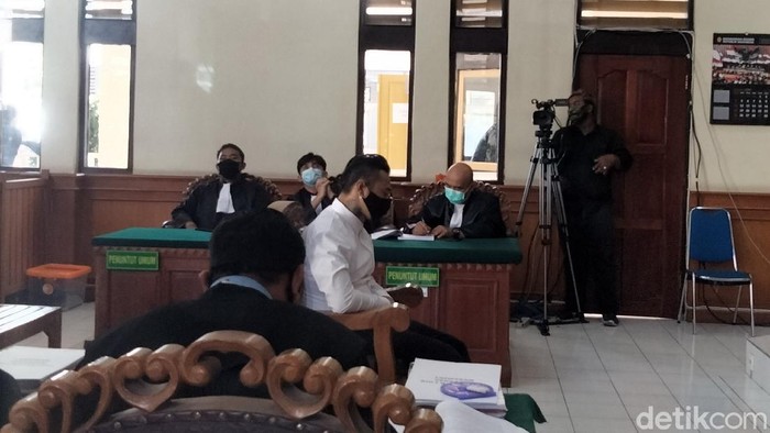 Jerinx SID menjalani sidang di PN Denpasar.