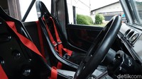 Salah satu kendala dan hambatan dalam pengembang mobil ini adalah motor dan baterai. Karena, untuk motor ini dayanya cukup besar sehingga importnya agak susah mencari suppliernya.