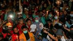 Lilin dan Api Tutup Aksi Tolak Omnibus Law di Patung Kuda Lilin dan Api Tutup Aksi Tolak Omnibus Law di Patung Kuda