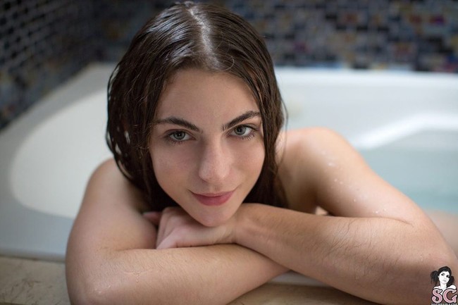 Hal tersebut membuat Luna kerap mendapatkan serangan secara online. Ada sejumlah pria yang memberikan pesan di Instagram karena merasa ditipu padahal hal tersebut bukanlah perbuatannya.  Foto: dok. Instagram @luna.benna