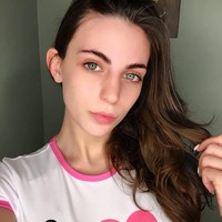 Luna bergabung dengan aplikasi kencan online tersebut dari 2017. Namun belakangan akun Tindernya dinon-aktifkan oleh pihak Tinder karena profilnya kerap dicuri secara online.  Foto: dok. Instagram @luna.benna