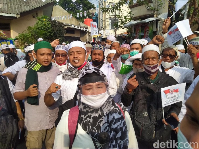 Massa antusias sambut kepulangan Habib Rizieq (Tiara Aliya/detikcom)