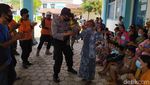Momen Anak-Anak Peringati Hari Pahlawan di Pengungsian Magelang