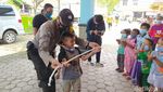Momen Anak-Anak Peringati Hari Pahlawan di Pengungsian Magelang