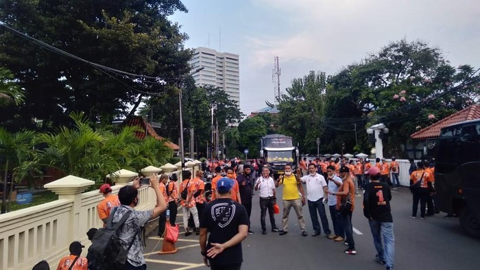 Momen di sekitar lokasi penusukan pendukung cawalkot Makassar di Palmerah, Minggu (8/11/2020)