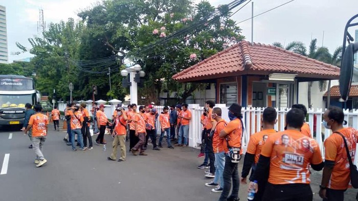 Momen di sekitar lokasi penusukan pendukung cawalkot Makassar di Palmerah, Minggu (8/11/2020)