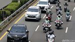 Momen Mobil Habib Rizieq Lintasi Tol Dalam Kota