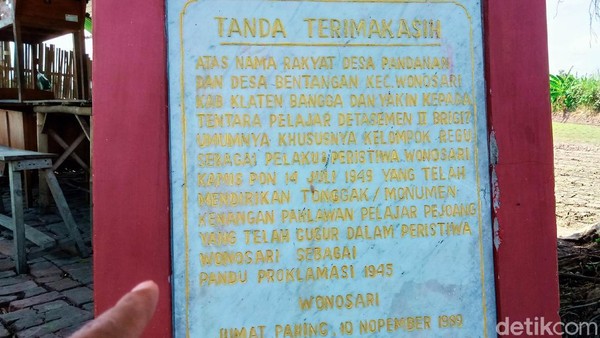 Di bawah prasasti dituliskan bahwa monumen itu didirikan Selasa Pahing, 14 Juli 1987 oleh teman seperjuangan satu regu bersama masyarakat. Di bawah prasasti dituliskan bahwa monumen itu didirikan Selasa Pahing, 14 Juli 1987 oleh teman seperjuangan satu regu bersama masyarakat.