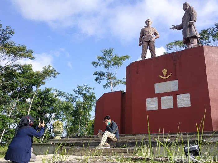 Meski tak banyak disebut, Pacitan ternyata menyimpan catatan masa perjuangan. Satu di antara bukti sejarahnya yakni Monumen Palagan Tumpak Rinjing.