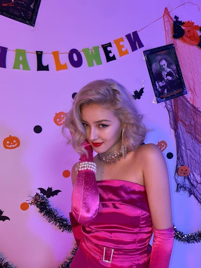 Nancy MOMOLAND yang Mungil di Foto