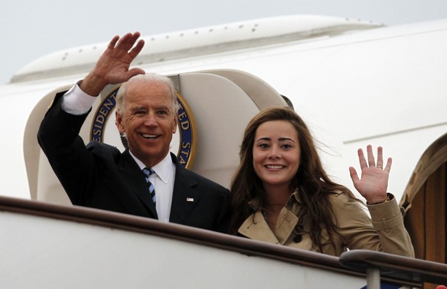 Naomi Biden adalah pendukung setia dan tim sukses Joe Biden saat kampanye Pilpres AS 2020. Ia kerap menunjukkan dukungannya lewat media sosial seperti Twitter dan Instagram. Foto: AFP/NG HAN GUAN