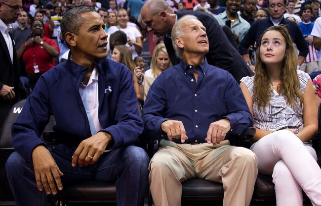 Saat sang kakek masih menjadi wakil presiden di bawah pemerintahan Barack Obama, Naomi Biden beberapa kali ikut kunjungan diplomatik bersamanya ke New Zealand dan China. Foto: AFP/JIM WATSON