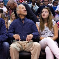 Saat sang kakek masih menjadi wakil presiden di bawah pemerintahan Barack Obama, Naomi Biden beberapa kali ikut kunjungan diplomatik bersamanya ke New Zealand dan China. Foto: AFP/JIM WATSON