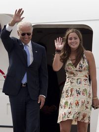 Foto Naomi Biden Cucu Tertua Joe Biden Yang Punya Paras Cantik