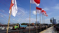 Puluhan bendera sebagai wujud penghormatan kepada para Pahlawan Kemerdekaan yang telah memerdekan bangsa Indonesia.
