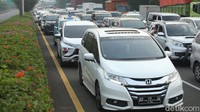 Rekayasa putar balik setelah Gerbang Tol Cengkareng itu sudah diberlakukan sejak pukul 04.02 WIB. Hingga kini kondisi di lokasi dilaporkan masih terjadi kepadatan.